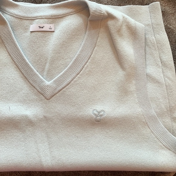 [BRAND NEW] Aritzia TNA Moore Vest - Picture 3 of 4